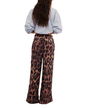 Load image into Gallery viewer, All Out Leopard Print Pant