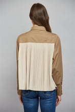 Load image into Gallery viewer, Pleated Snap Front Shirt
