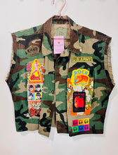 Load image into Gallery viewer, Vintage Patch Camo Vest

