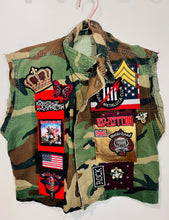 Load image into Gallery viewer, Vintage Patch Camo Vest
