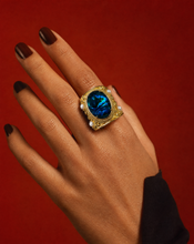 Load image into Gallery viewer, Shell Chunky Statement Ring

